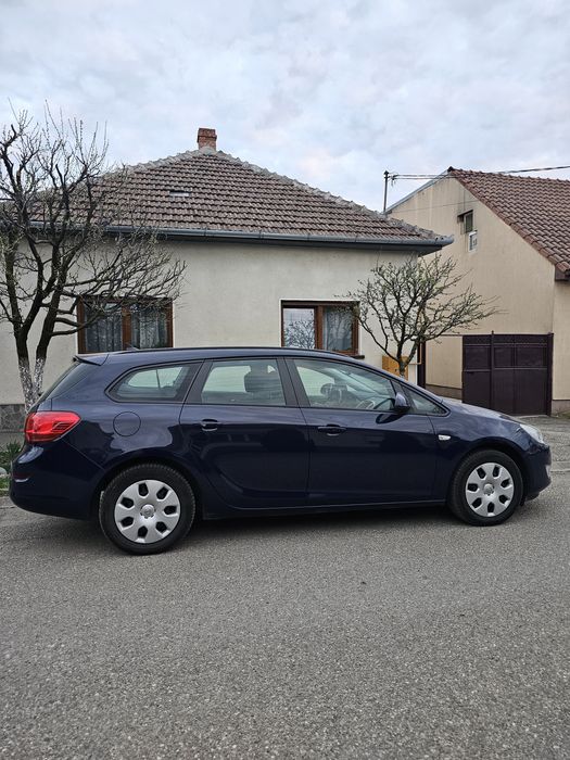 Opel Astra J (Sports Tourer)