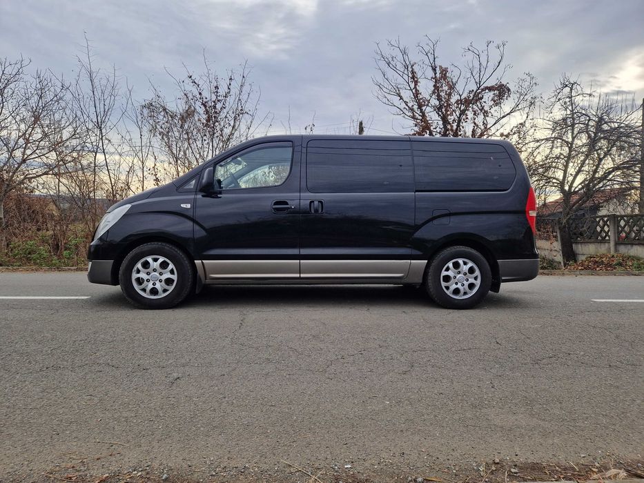 Hyundai H1 / Starex / Grand Starex, de persoane / locuri, 2013, Clima fata / spate, 170 Tkm,