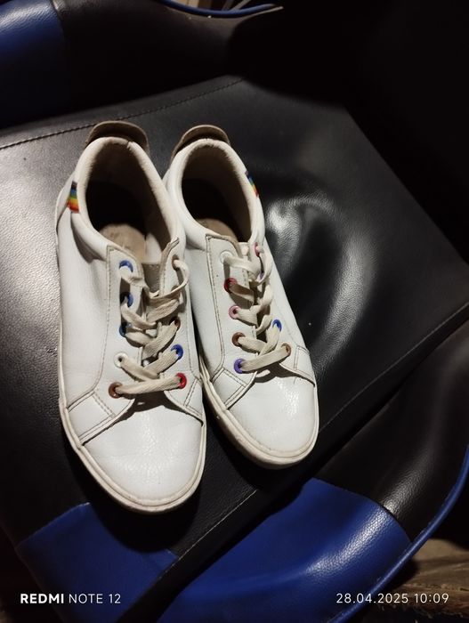 Продам кроссовки, женские