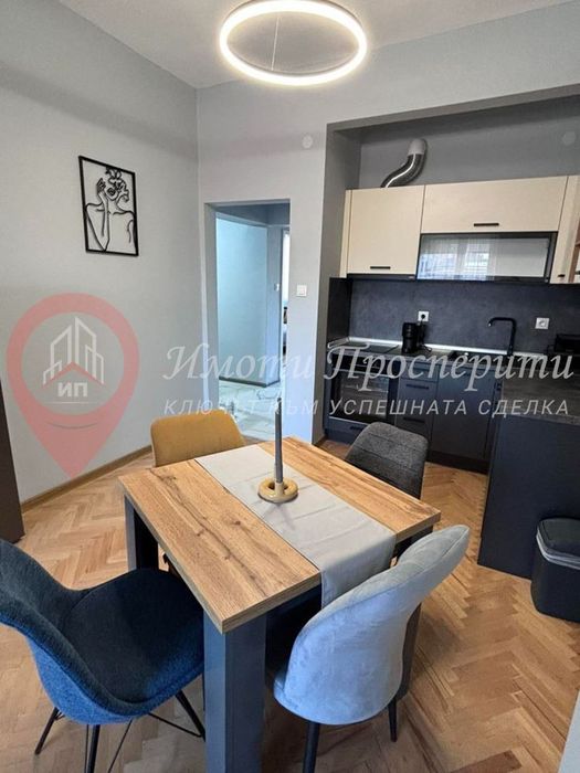 Дава се под наем Тристаен апартамент в София, Център - 80 кв.м за 1250 € - Снимка #4