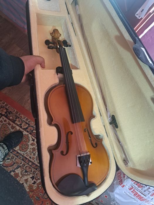 Vioara noua nefolosita mărime 4/4