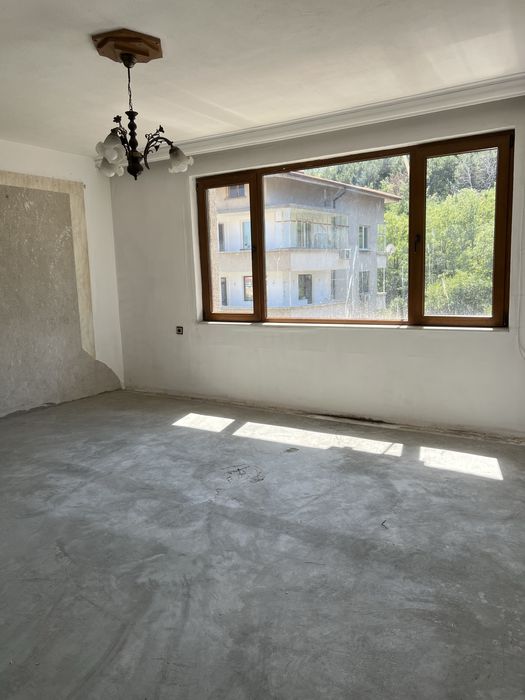 Продава се Четиристаен апартамент в Асеновград - 160 кв.м за 1167 €/кв.м - Снимка #2