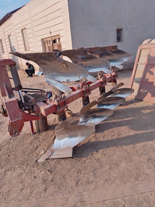 Трактор плуг ва пресподборщик сотилади