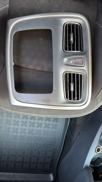 Grila consola  casetofon Dacia Logan 2 Sandero 2