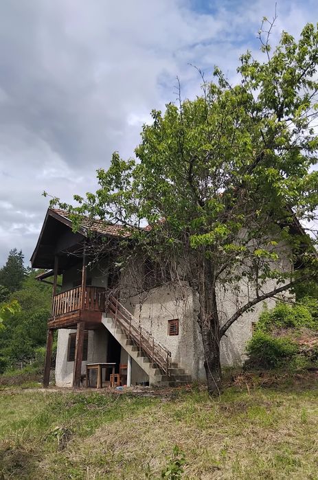 Продава къща в с.Еремия обл.Кюстендил