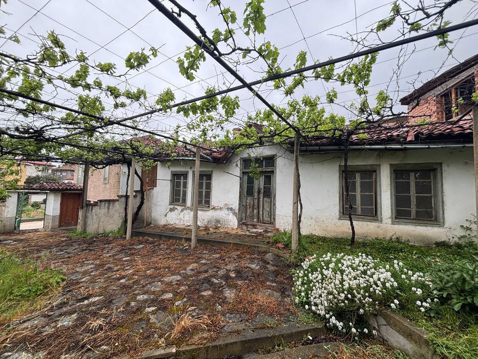 ПАРЦЕЛ със стари къщи в ЦЕНТРАЛНАТА ЧАСТ НА ГРАДА