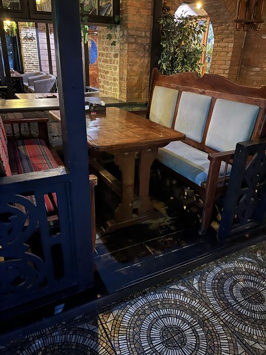 Столы с диванами