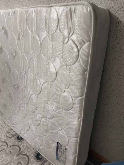 Срочно продам ортопедический матрас 125/200