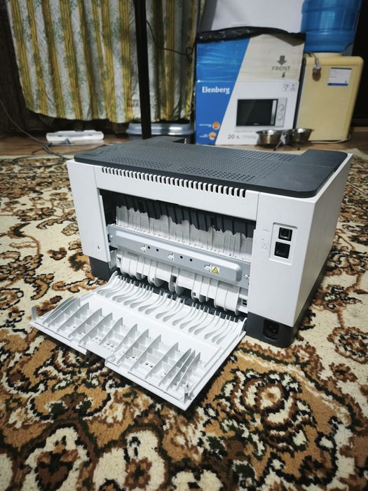 Принтер HP LaserJet M211dw