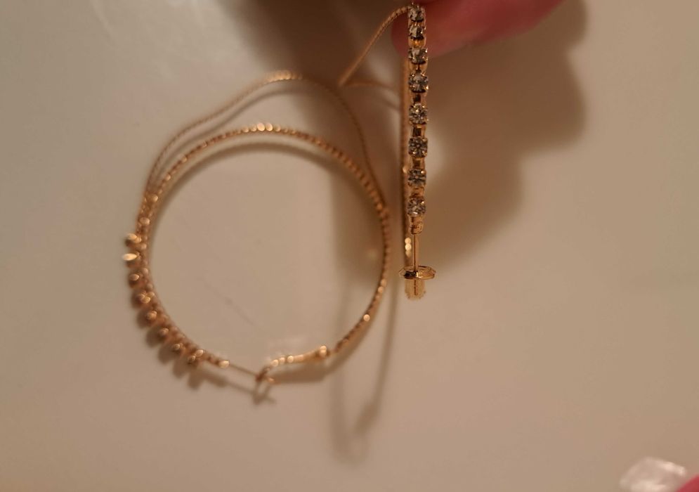 Дамски сребристи обеци халки с камъни и златно покритие