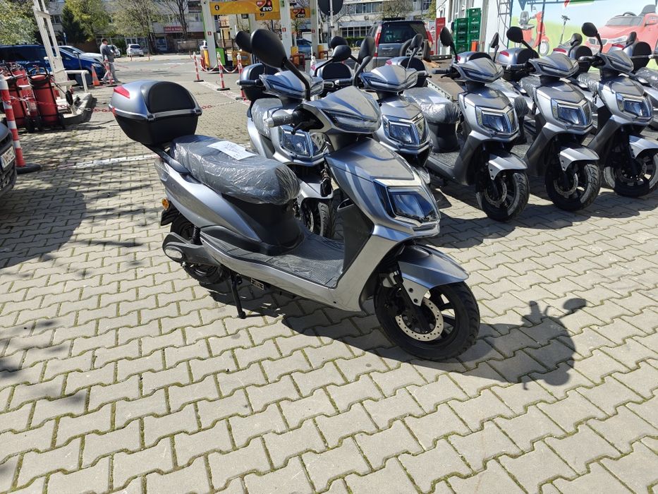 Scuter Electric Fara Permis cu Autonomie 130km, Garantie 24 luni, 72V- 32 Amperi