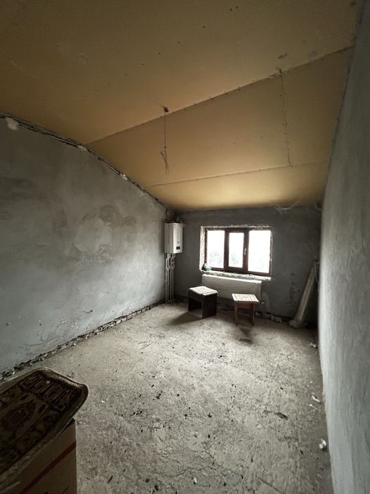 Продается квартира мансарда 2 ком Мархабо полуготовая