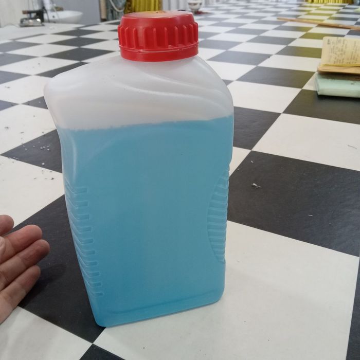 Antifriz sotiladi . 5 kg 100ming  1 kg 20min.