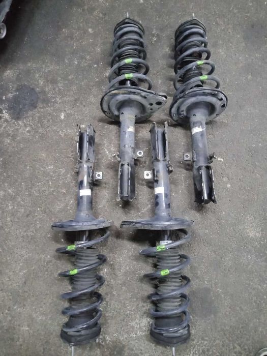 Продам оригинальный задний амортизатор в сборе от Toyota Camry 40 45