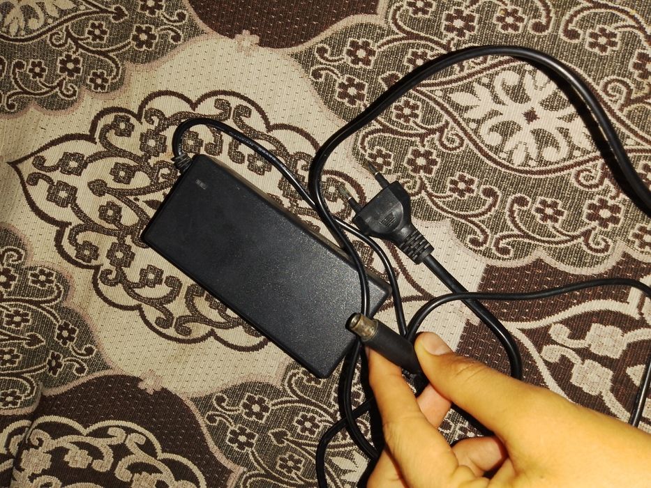 Vînd încărcător de trotineta Xiaomi