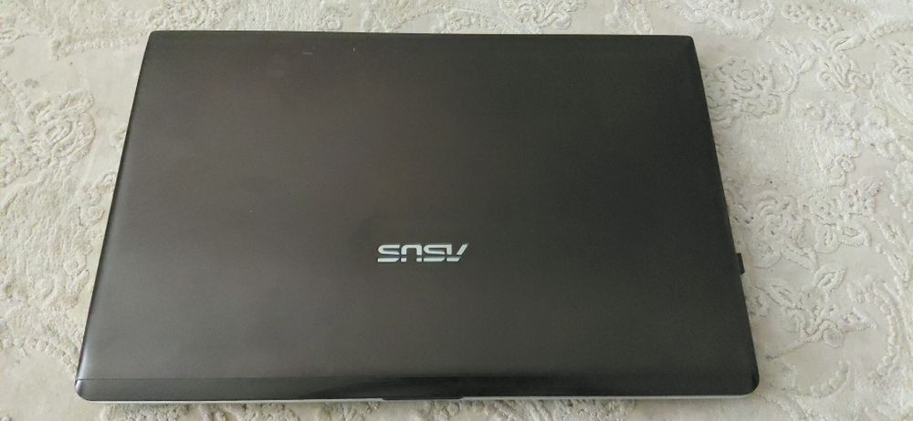 Asus  игровой б/у ноутбук сотилади