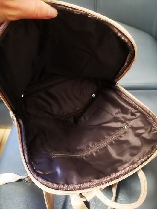 Раницата не е използвана, в добро състояние.