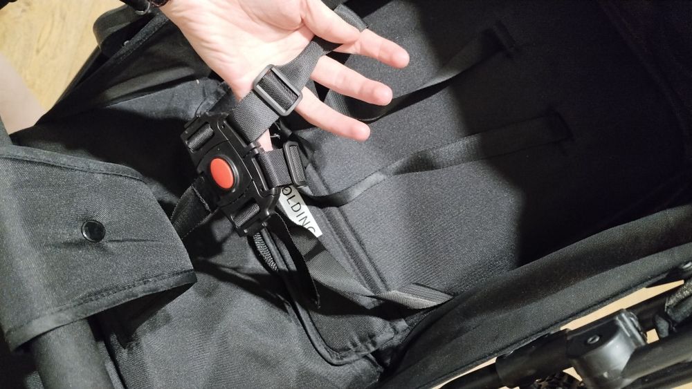 Продам прогулочную коляску