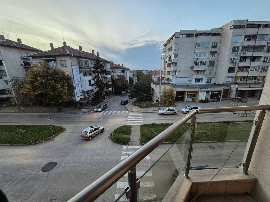 Дава се под наем Четиристаен апартамент в Плевен, Широк център - 74 кв.м за 408 € - Снимка #11