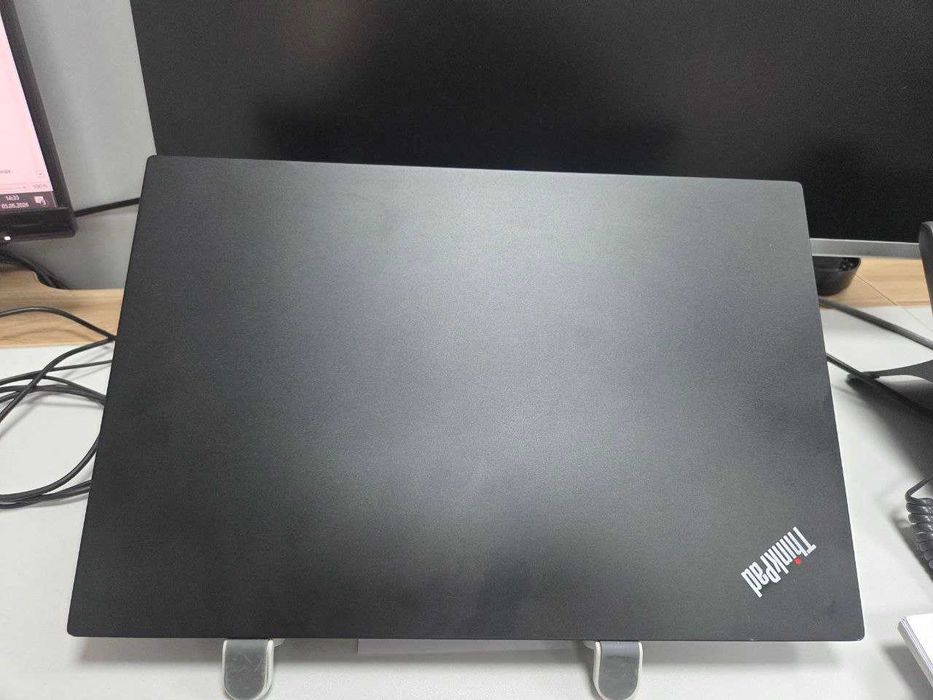 Lenovo ThinkPad E15 - 300 $