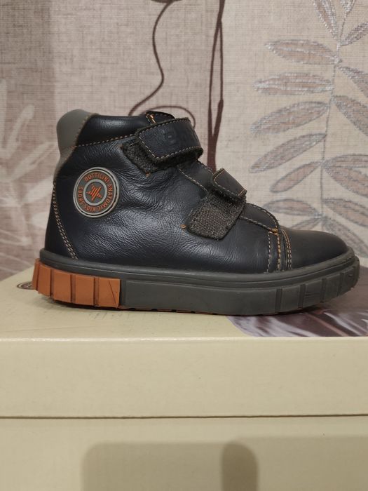 Продам демисезонные ботинки