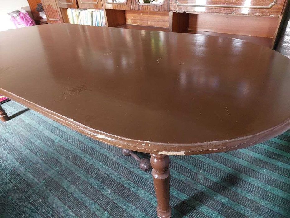 Продается стол овальный
