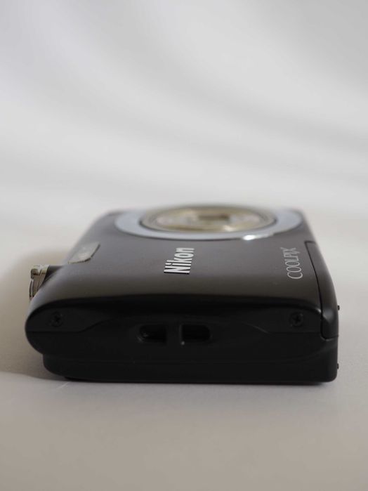 Nikon Coolpix A100 20mp x5 zoom компактен фотоапарат, нов, със зарядно