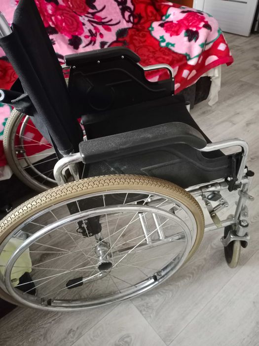 Инвалидное кресло