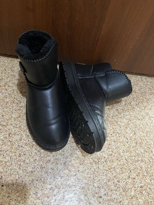 Безторг .  Новые  угги   продам