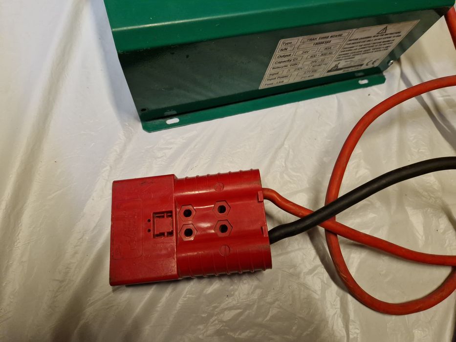 Мощно Зарядно За Акумулаторни Батерии Hoppecke trakSW6 Германия 24В 80