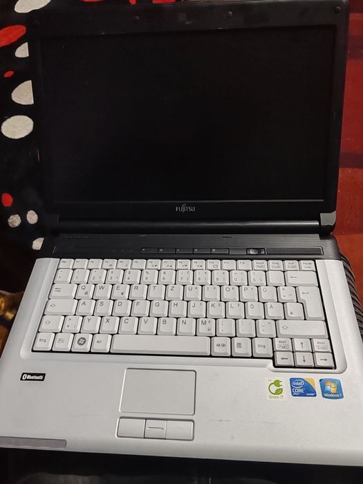 Laptop Fujitsu ssd 128 gb. 8gb ram de piese