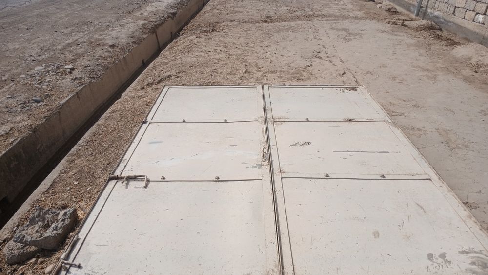 Darvoza qalin temirdan