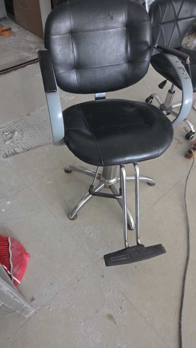 Vand scafa coafor si posturi frizerie