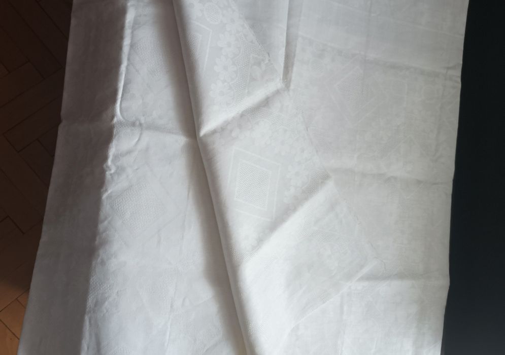 Продавам платове за покривка за маса