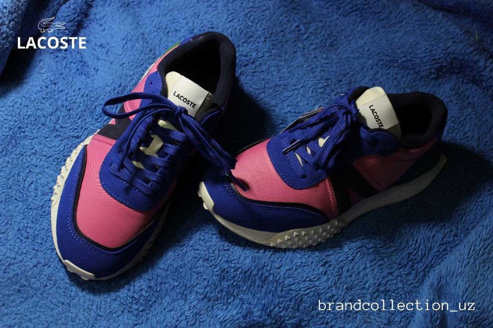 Женские спортивные кроссовки от бренда Lacoste