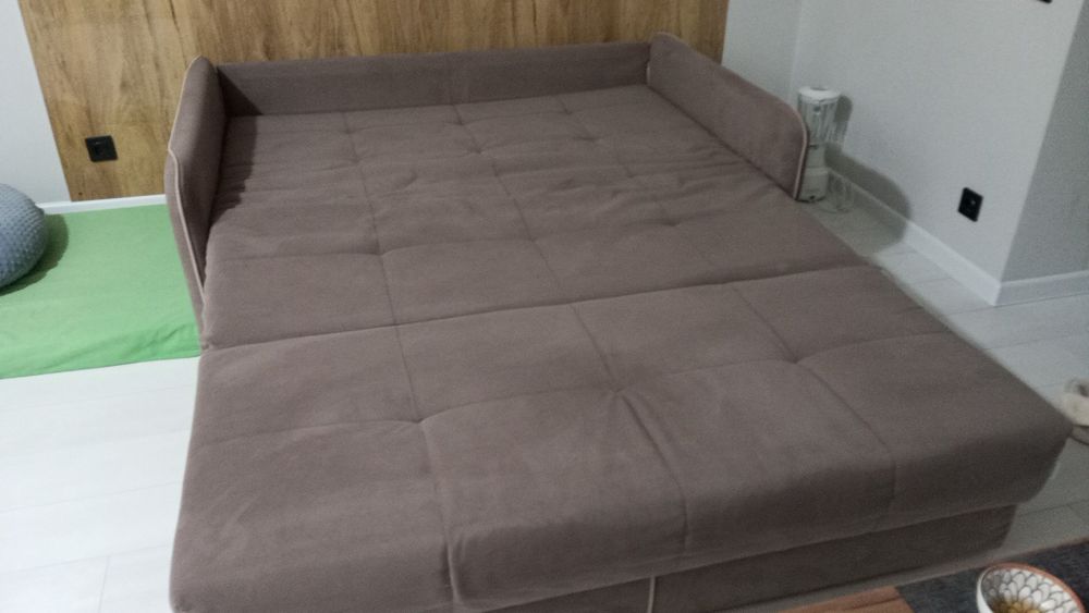 Мягкий диван среднем состояние