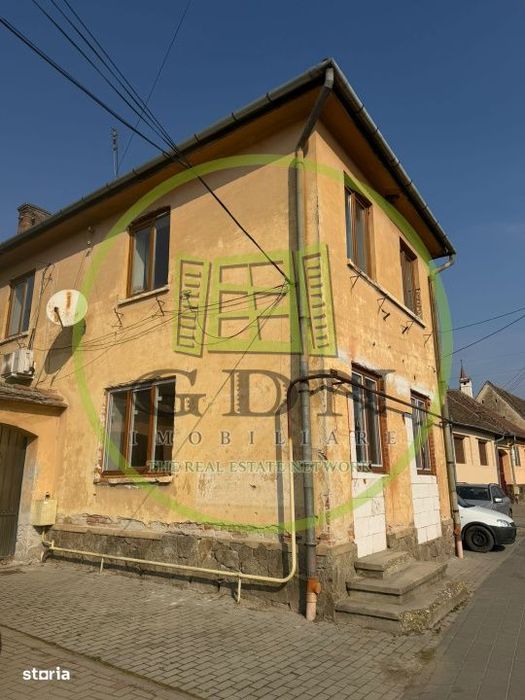 Casa 7 camere,  2 apartamente, 300 mp utili, 1248 mp teren, Cristian,