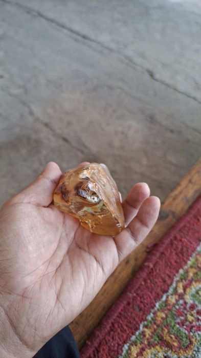 Tosh sotiladi sariq rang