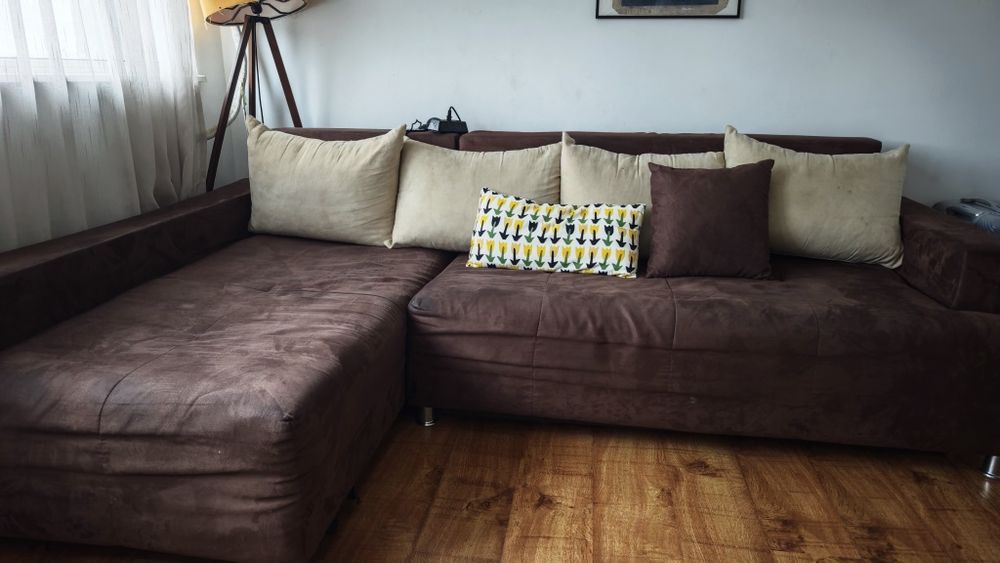 Разтегателен диван в кафяво