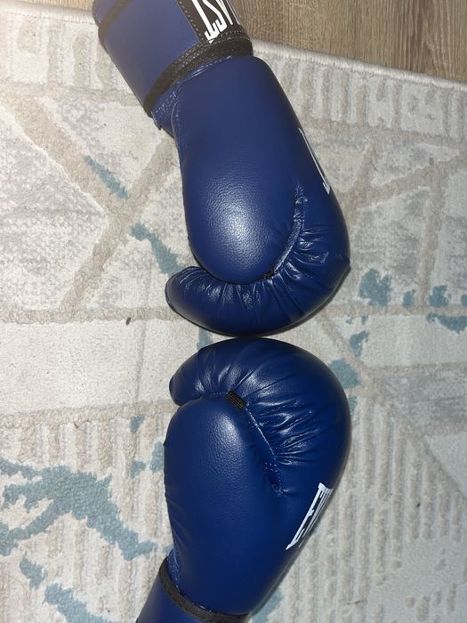 Боксерские перчатки Everlast