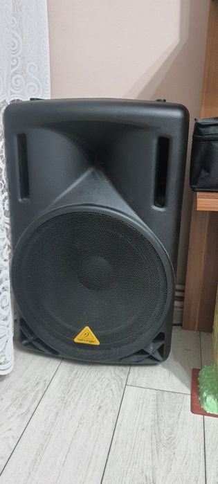 Set boxe behringer B215XL + amplificator azusa PMX-6S