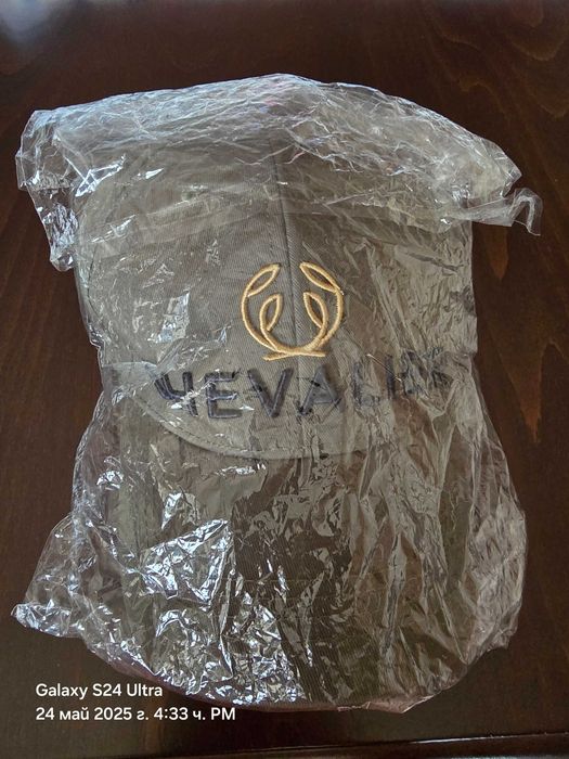 Мъжка шапка с козерка