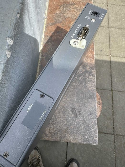 Switch 8 porturi CTS SWH-2108 si cabluri