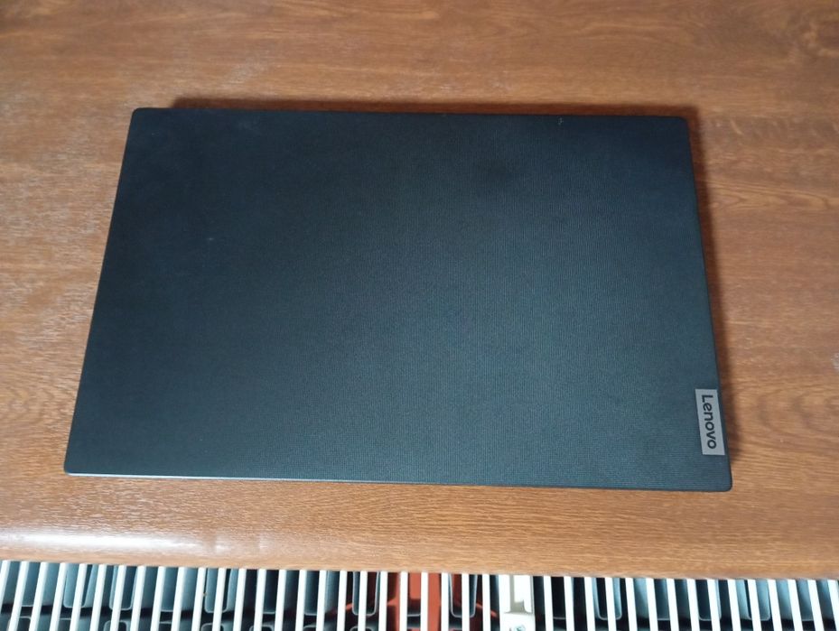 Lenova V15  256 GB Ideal holatda