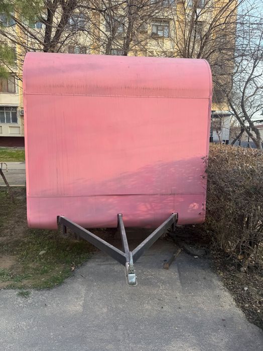 Готовый оборудованный фудтрак с мебелью