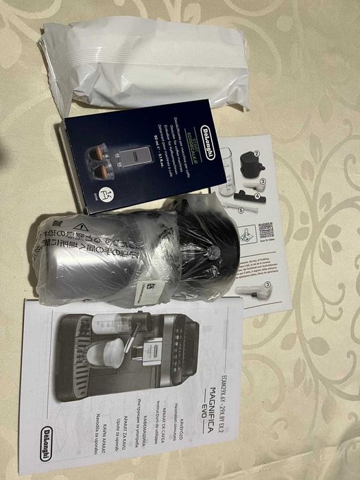 Vând mașină de cafea De'Longhi nouă