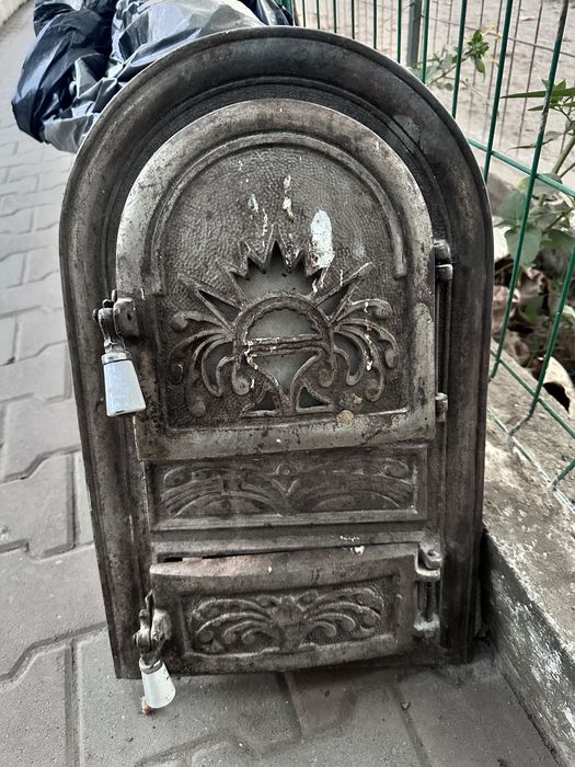 Vând uși de teracotă