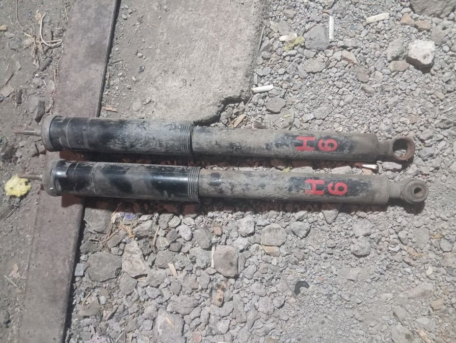 Амортизаторы и Гур насос в рабочем состоянии подушка не порвана