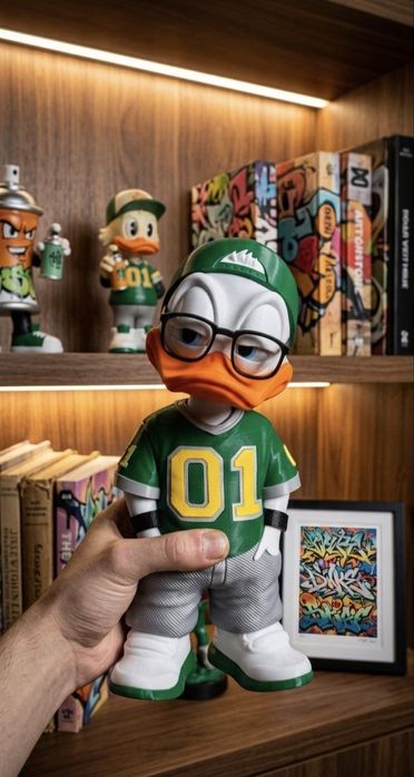 Продается игрушка пластиковая