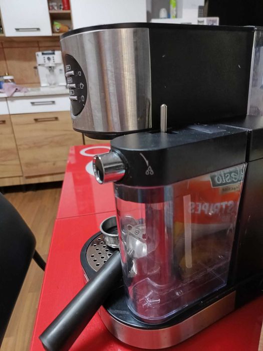 Expresor studio cu cuva de lapte